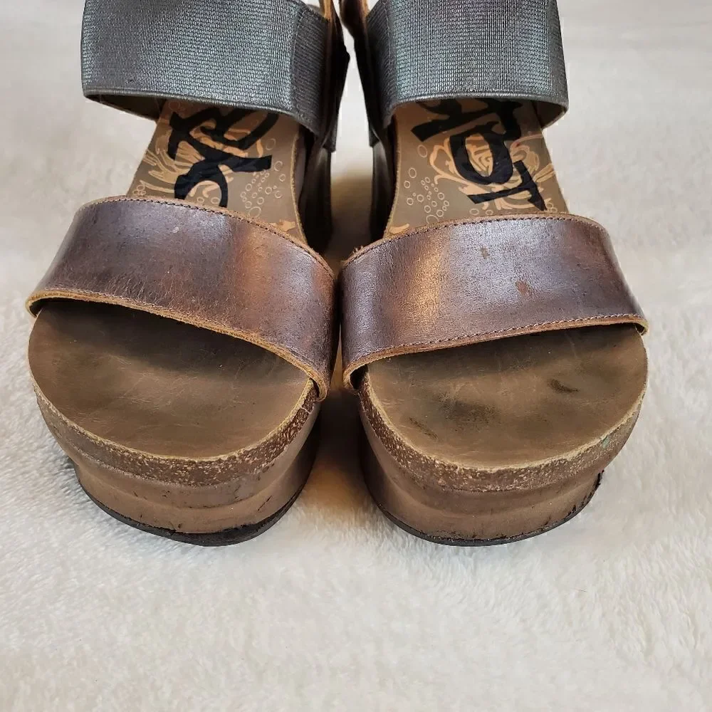 OTBT Bushnell Bronze Sandals Size 5.5M